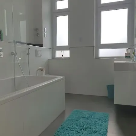 Apartment 2.og/altbau-wohnung Top-saniert/4-zimmer/weststadt