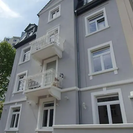 Lägenhet 2.og/altbau-wohnung Top-saniert/4-zimmer/weststadt *